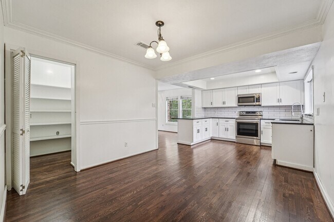 Building Photo - 3103 Glade Springs Dr