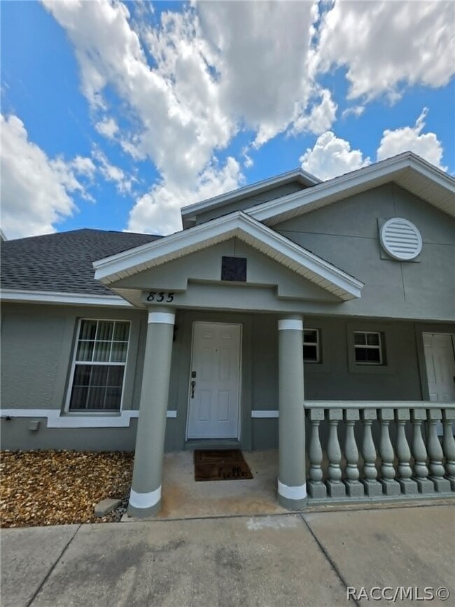 Building Photo - 835 E Rembrandt Way