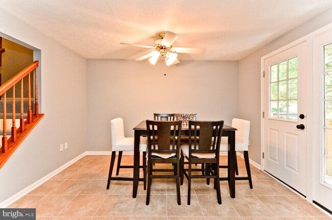 Building Photo - 9505 Baroness Ct