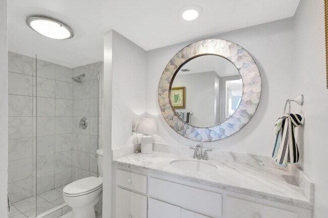 Building Photo - 5550 N Ocean Dr