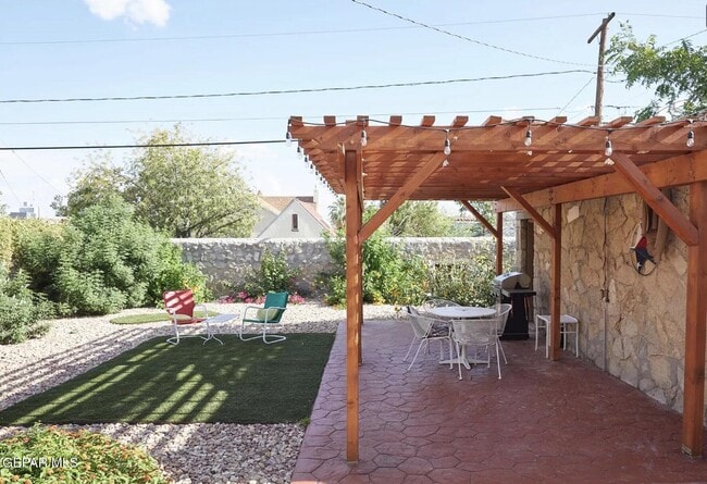 Building Photo - 3236 Richmond Ave