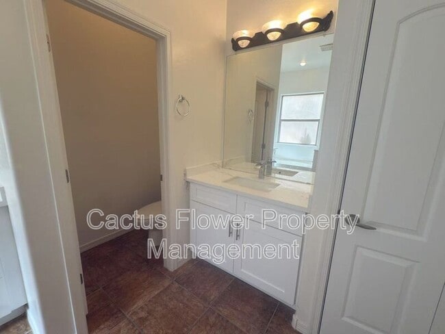 Building Photo - 749 E La Costa Dr
