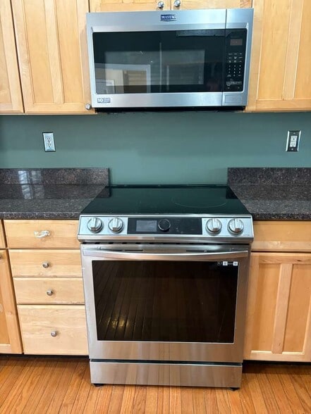 Kitchen - 605 Spring St