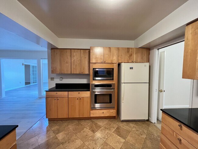 Building Photo - Excellent Downtown Palo Alto Single Story ...