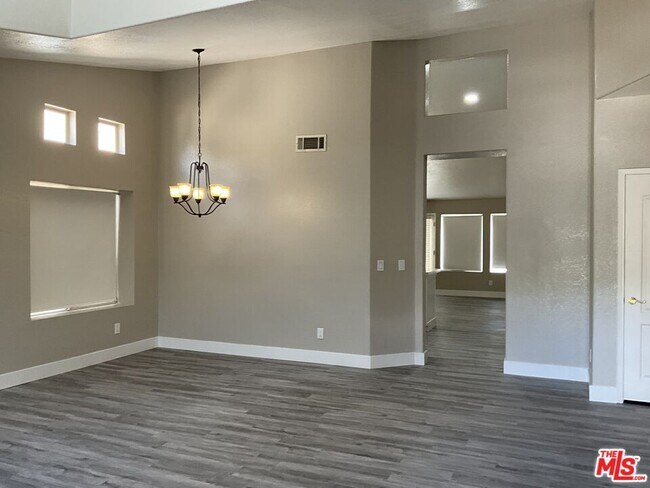 Building Photo - 9248 Camphor Tree Ct