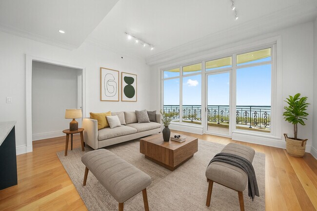 Building Photo - 2550 N Lakeview Ave