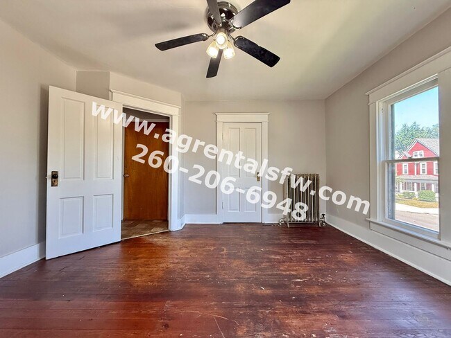 Building Photo - 1002 Columbia Ave