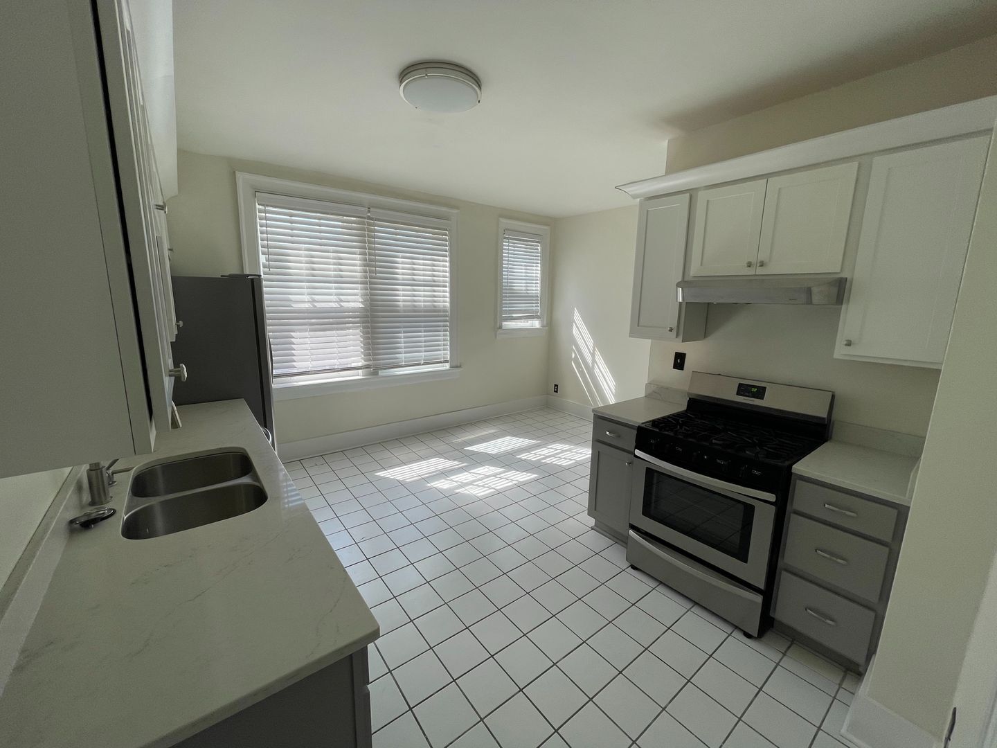 Building Photo - Large 3 Bedroom in Herron Morton 2200/Sq. Ft.
