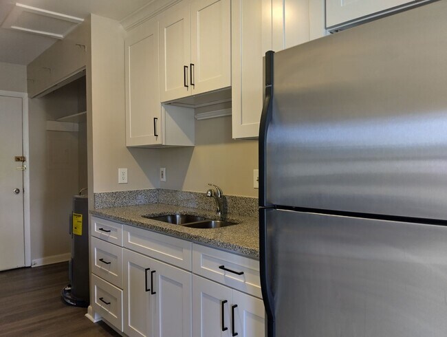 Building Photo - 7602 Bellehaven Dr