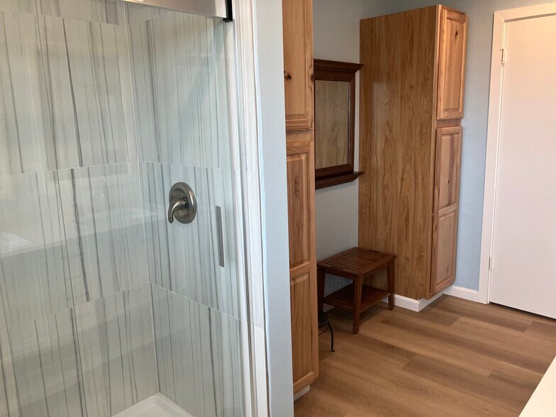 Building Photo - 5083 Windsor Dr