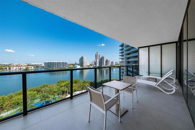 Building Photo - 5500 Island Estates Dr
