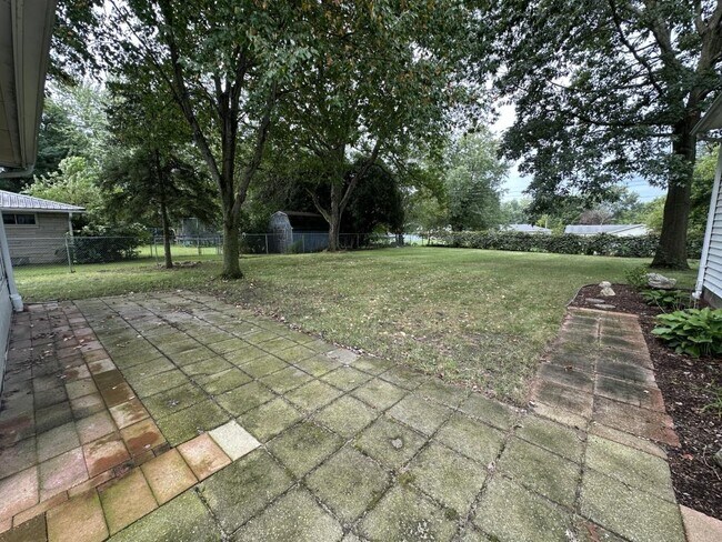 Building Photo - 809 Zollinger Rd