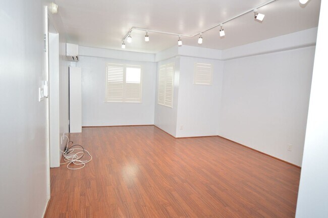Building Photo - Fountain at Makiki - 3 bedroom, 2 bath con...