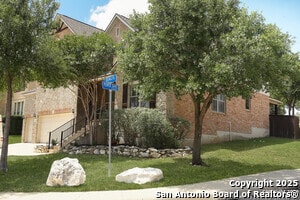 Building Photo - 611 Oxalis