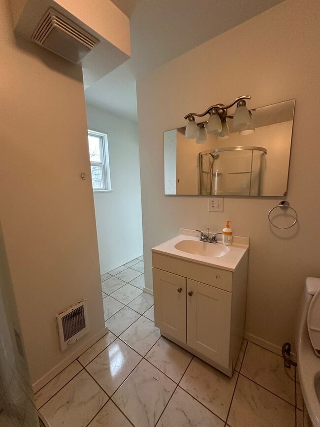 Building Photo - 805 S 5th Ave