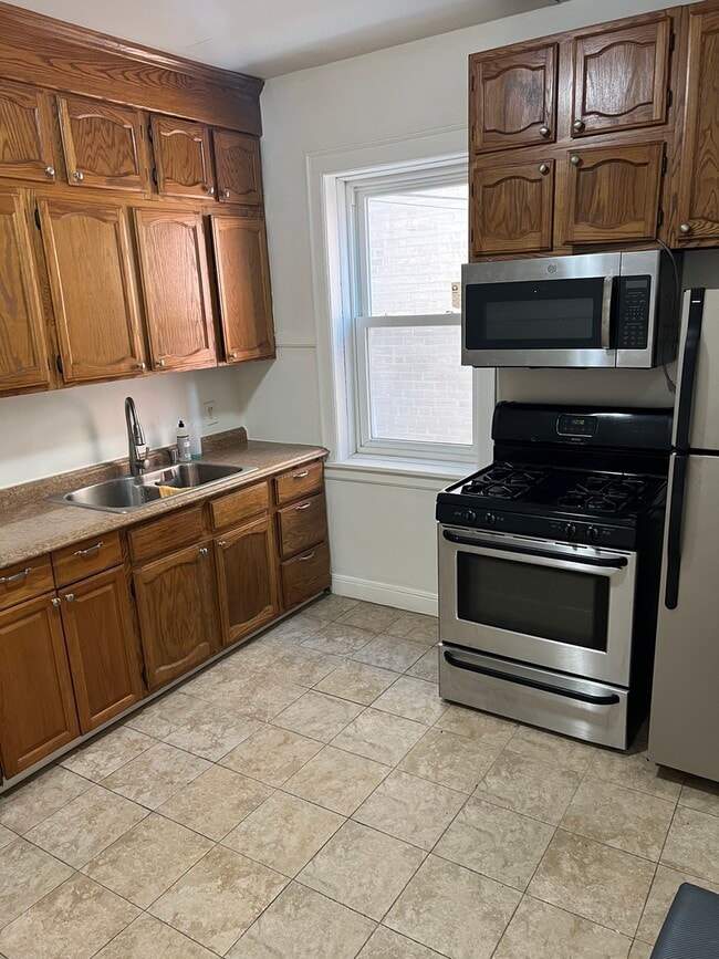 Building Photo - 3741 W Irving Park Rd