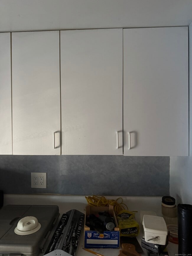 Building Photo - 64 Thompson St