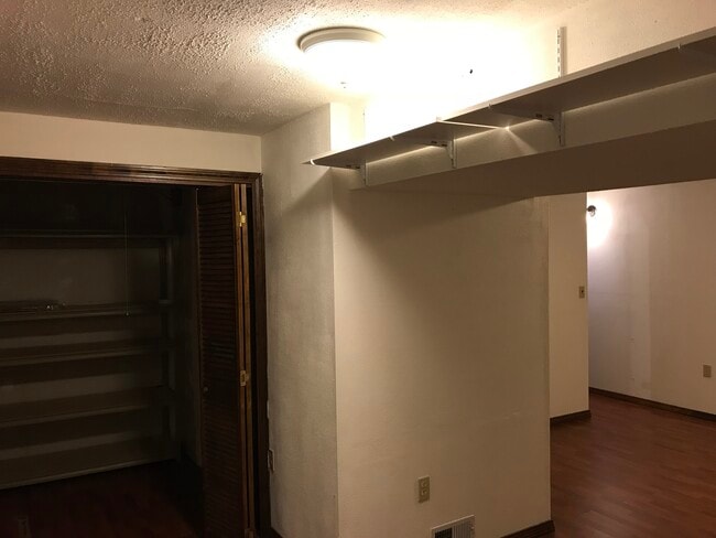 Building Photo - 16 Bowstring Way