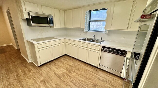 Building Photo - 731 Rustyleaf Ln