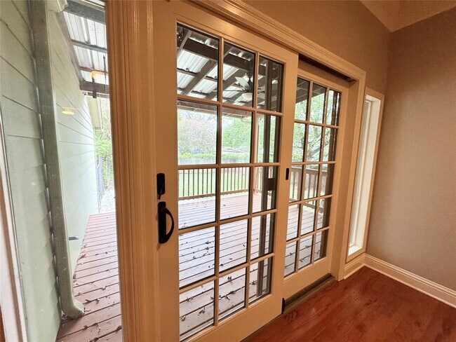 Building Photo - 1300 Crestwood Rd