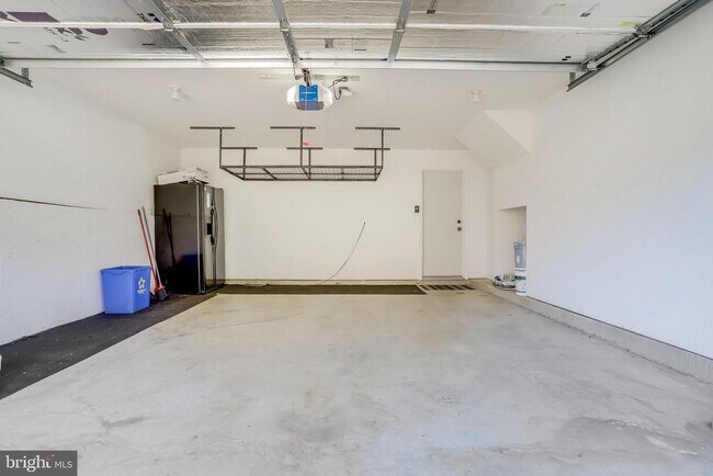 Building Photo - 6522 Trask Terrace