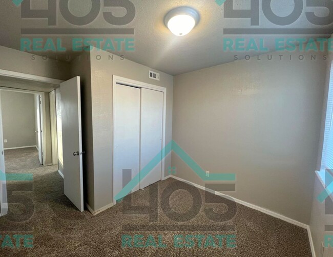 Building Photo - 3 Bedroom Townhome- Norman