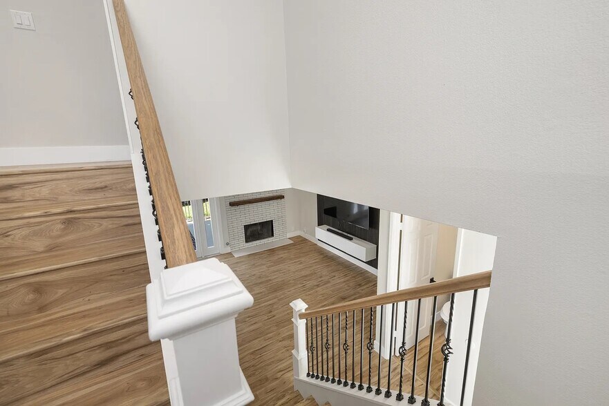 Staircase - 3106 Avenida Christina