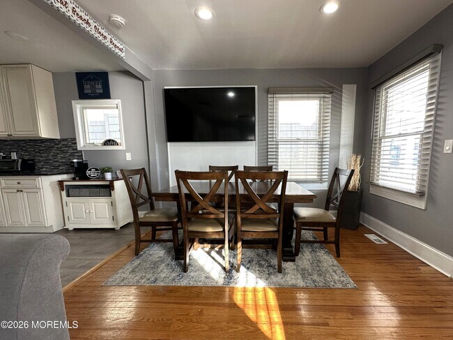 Building Photo - 208 15th Ave