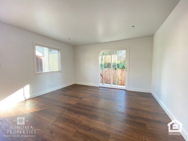 Building Photo - PRICE REDUCTION! 2BD/1BA Duplex In Downtown Sonoma!
