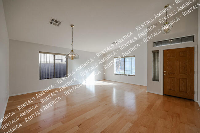 Building Photo - 10844 W Palm Ln