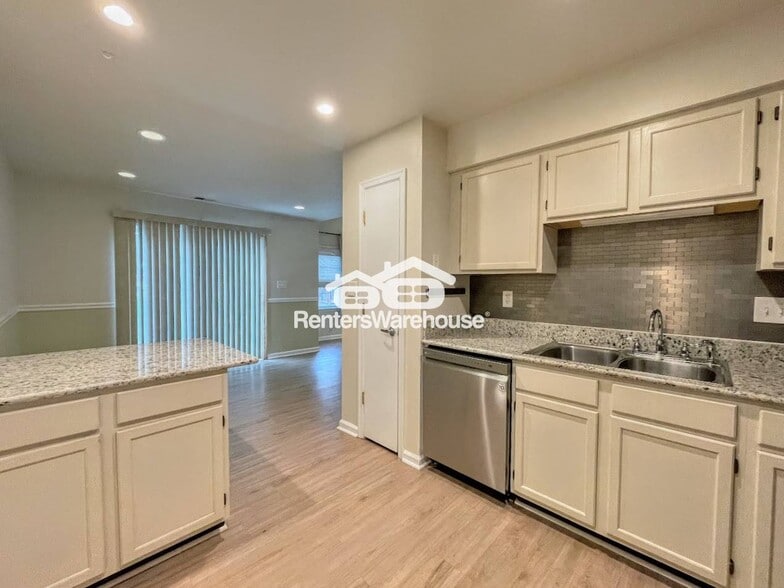 Building Photo - 1305 Quail C