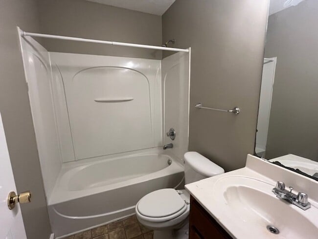 Building Photo - Renovated 3 Bedroom 3 Bath Townhome for Rent!