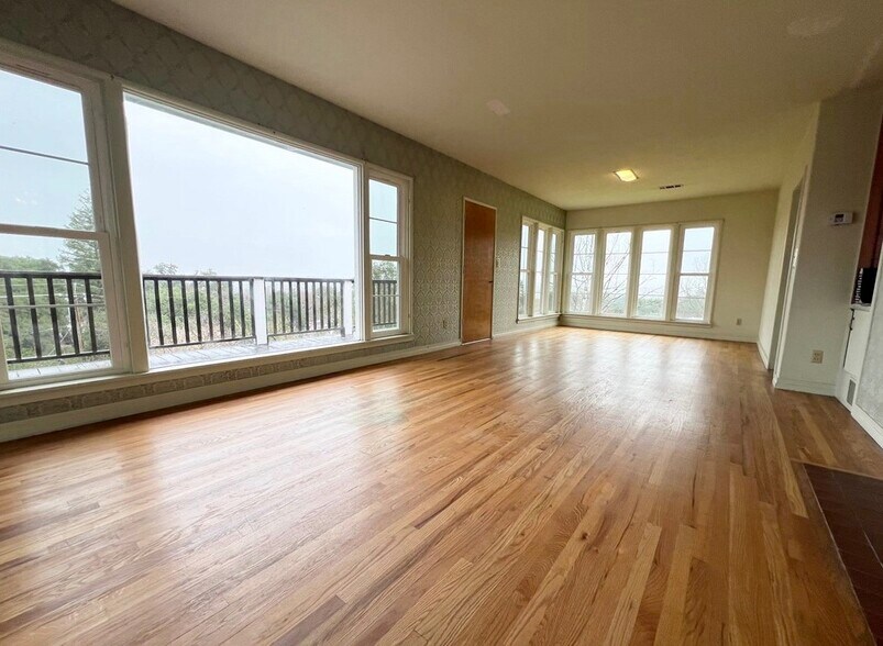 Building Photo - 15 Hillcrest Dr