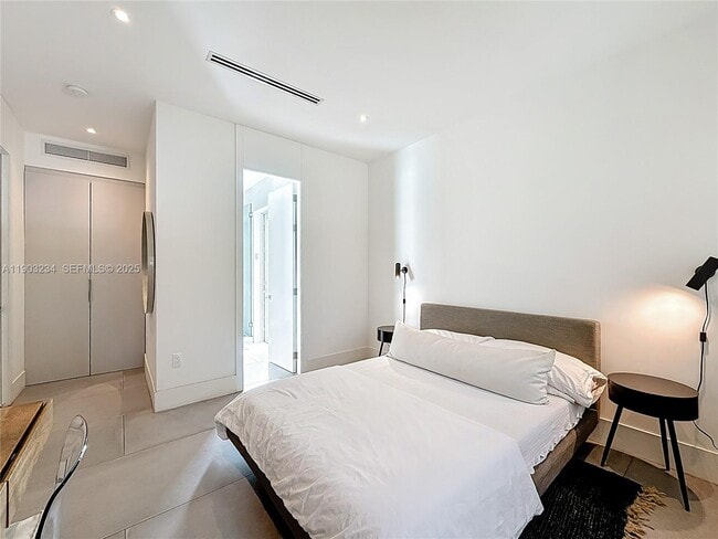 Building Photo - 561 Warren Ln