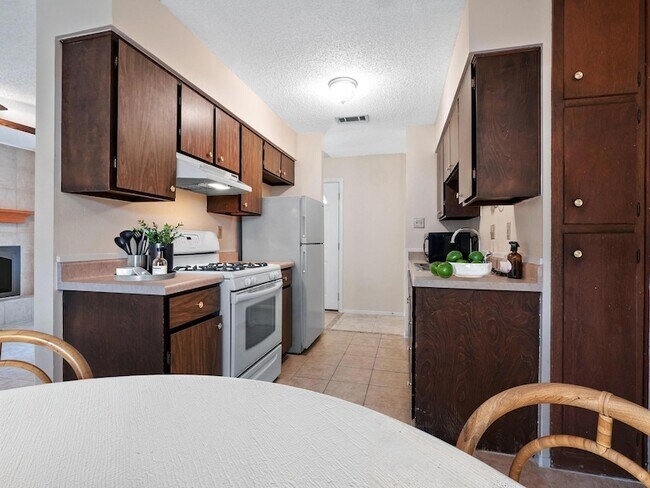 Building Photo - 3513 Westchester Ave