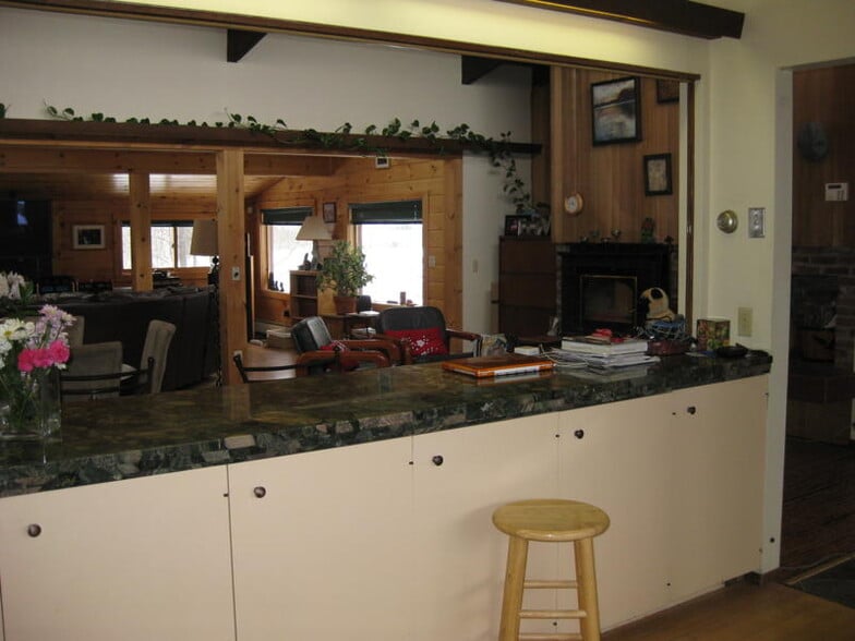 Building Photo - 27 Spruce Ln