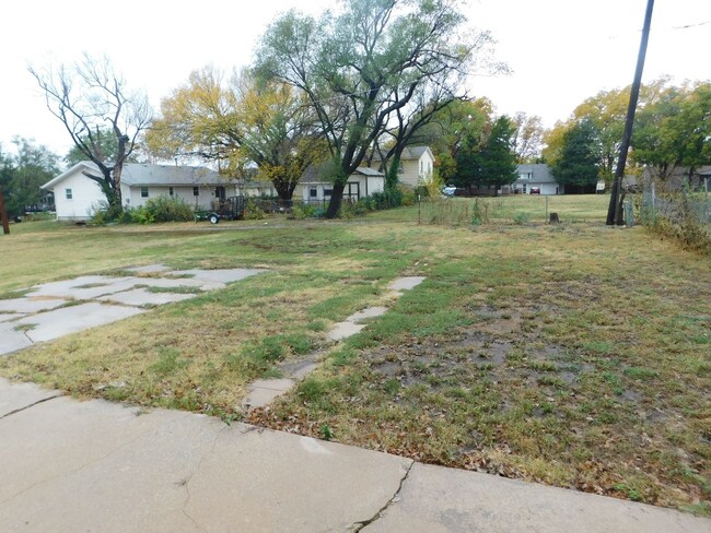 Building Photo - 2 Bedroom 1 Bath Home in El Dorado