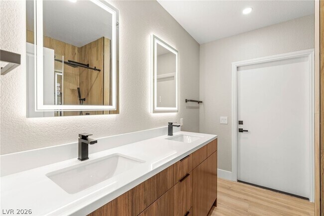 Building Photo - 1605 Shadow Rock Dr