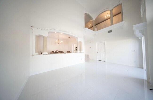 Building Photo - 5456 Los Palma Vista Dr