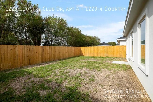 Building Photo - 1229 Country Club Dr