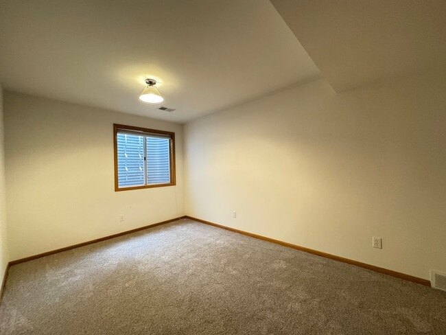 Building Photo - Beautiful home in English Ranch subdivision