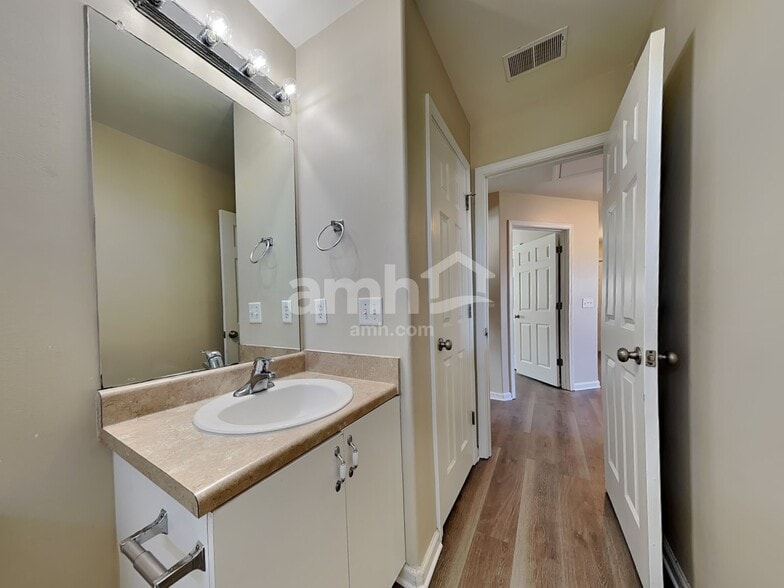 Building Photo - 2 Crystal Lake Dr