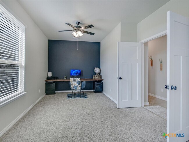 Building Photo - 1701 Meadow Crest