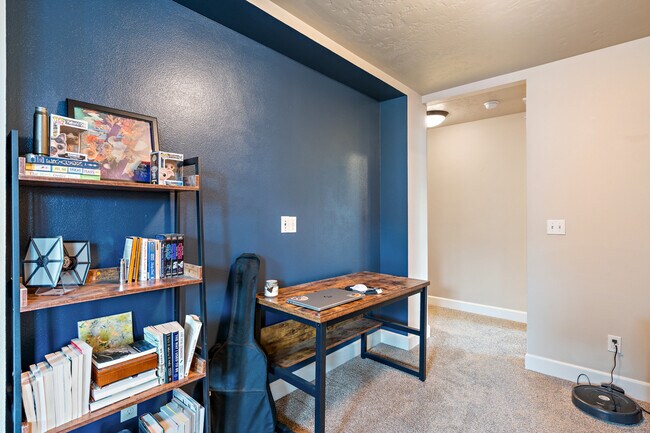 Building Photo - 2733 E Decameron Ln