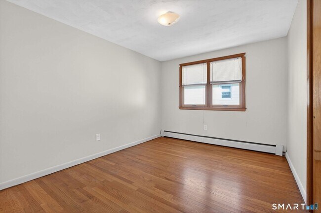 Building Photo - 985 Slater Rd