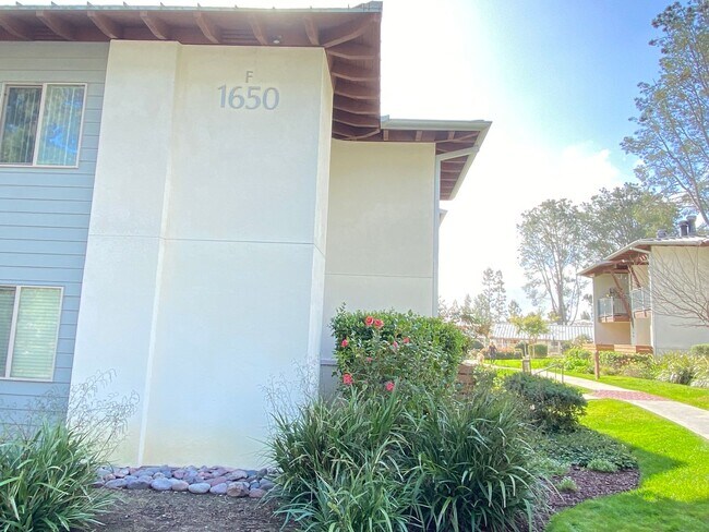 Building Photo - *Special* 1 Bedroom, 1 Bath Condo in Pacific Pines Community