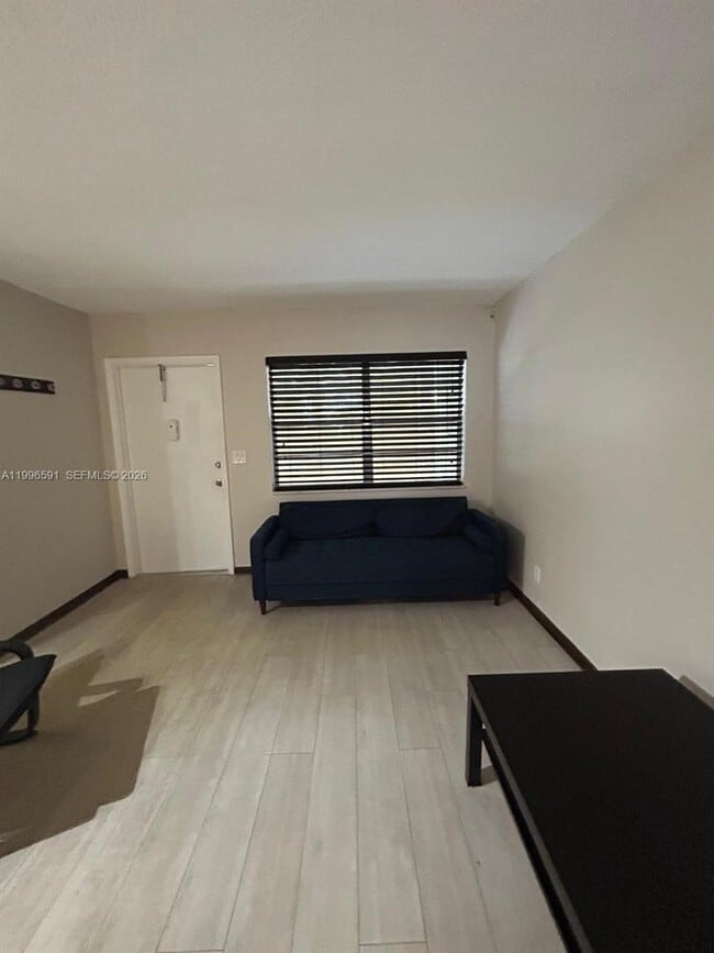 Building Photo - 541 Blue Heron Dr