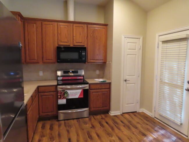 Building Photo - 2 BEDROOM TOWNHOME IN THE PASQUINELLIS FAIRWAY VILLAS COMMUNITY IN PLANO!