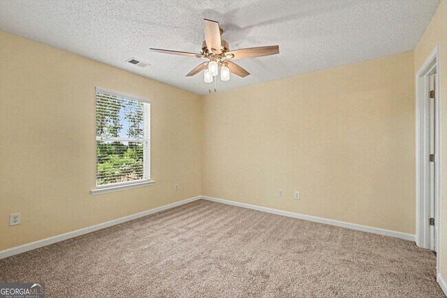 Building Photo - 348 Darbys Run Ct