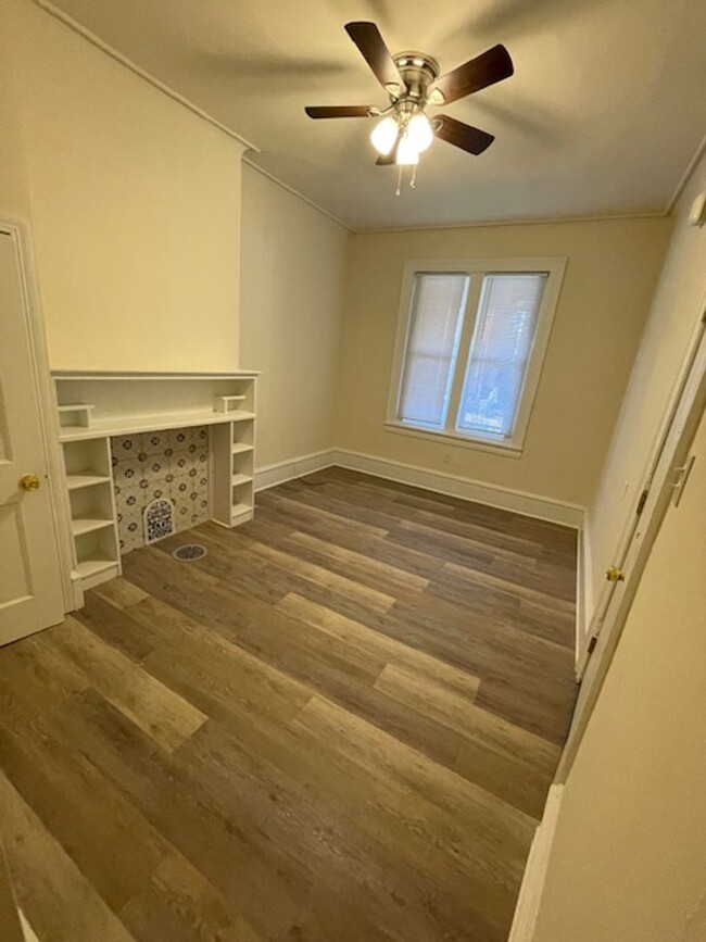 Building Photo - Cozy 1-Bedroom Apartment with Front Porch ...